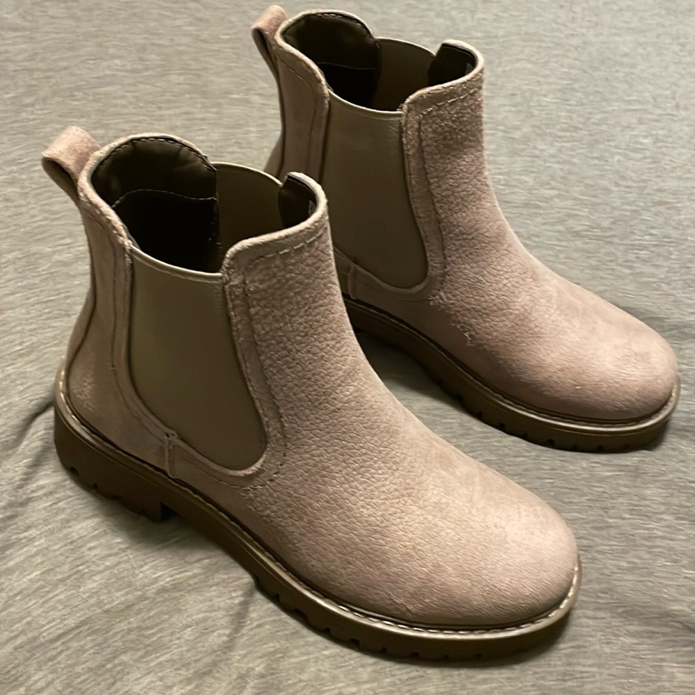 Cliffs by WHITE MOUNTAIN Tan Ankle Boots